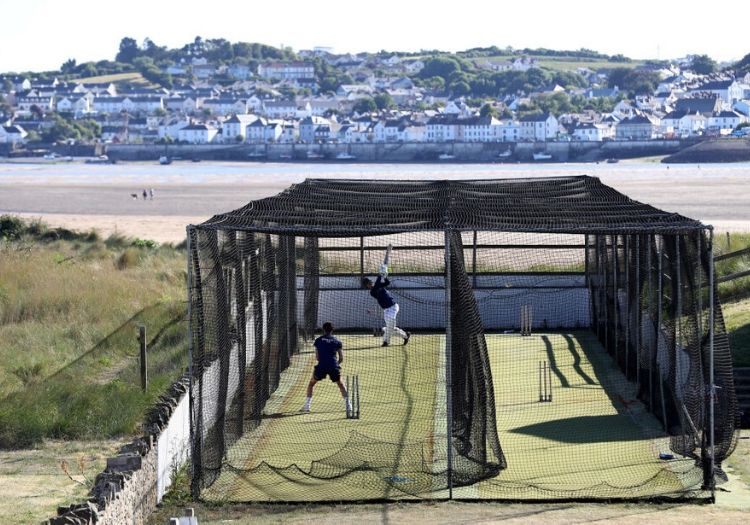 instow120601